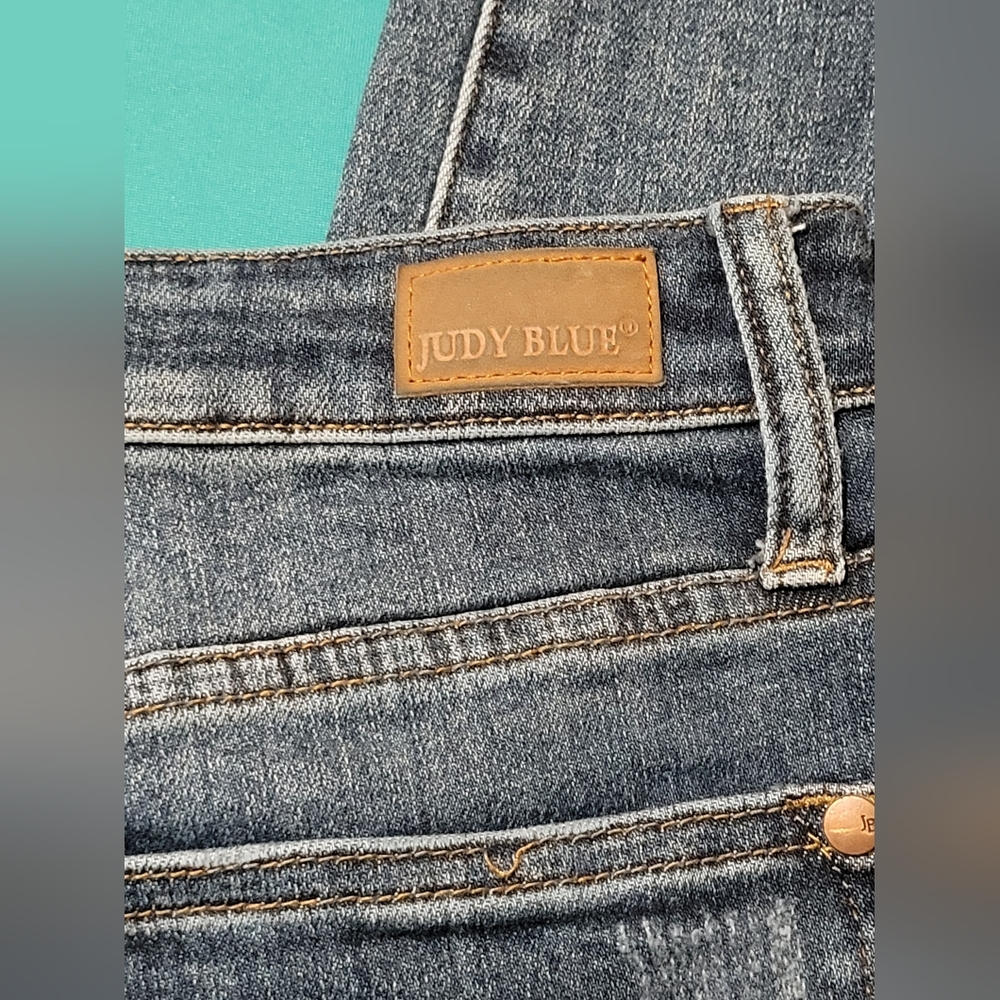 Judy Blue Boyfriend Fit Bleach Splatter Detail Medium Wash Size 31 Straight Leg - Picture 4 of 11